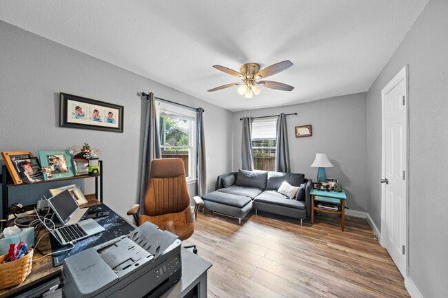 Building Photo - 609 Sealy Ave