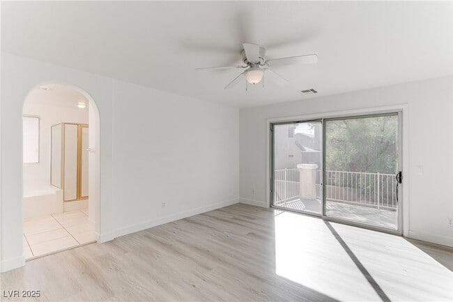 Foto del edificio - 523 Moses Lake Ct