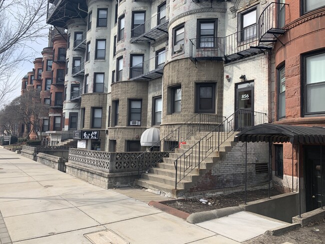 Building Photo - 849 Beacon St