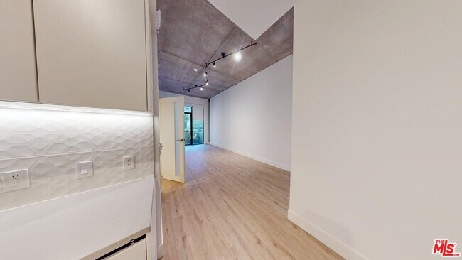 Building Photo - 414 N Orange St