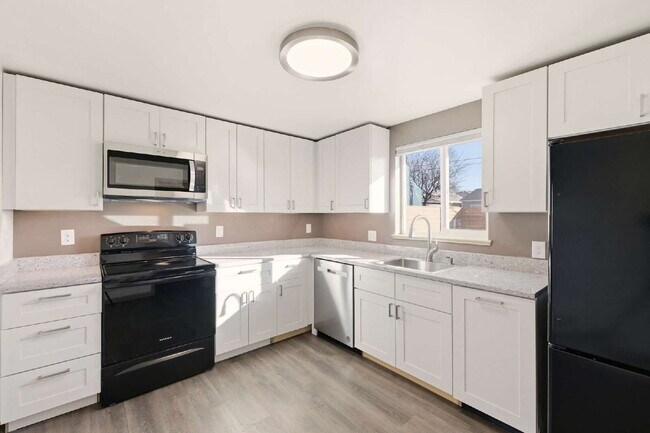Foto del edificio - Remodeled 2-Bed 1-Bath Home in Park Hill!