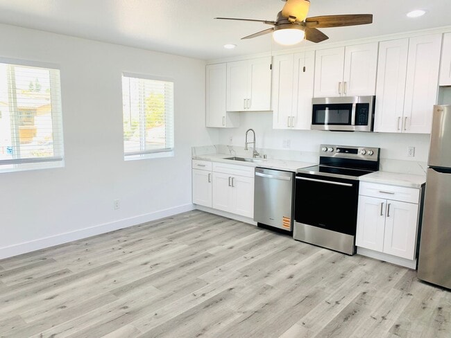 Building Photo - CHARMING Newly Constructed 1BD/BA Availabl...