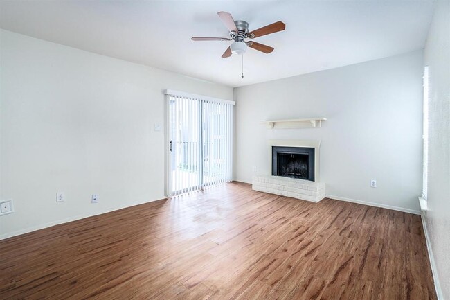 Foto del edificio - 18515 Egret Bay Blvd