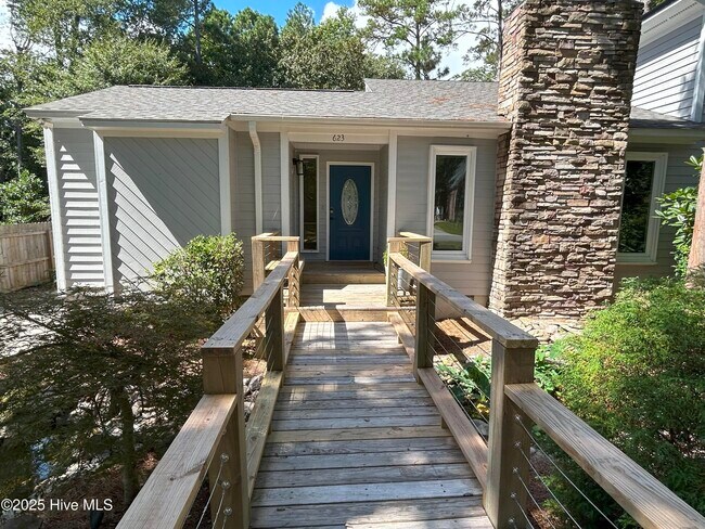Building Photo - 623 Ripwood Rd