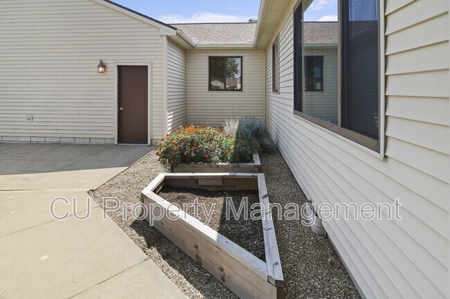 Foto del edificio - 2409 Heritage Dr