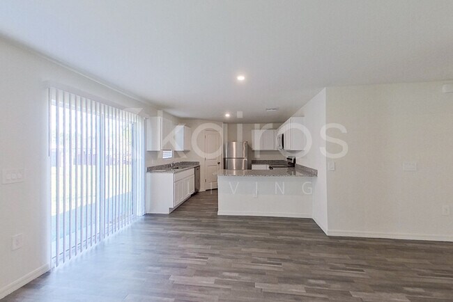 Foto del edificio - 4020 Garden Blvd