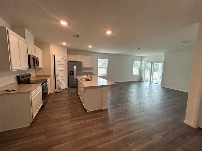 Building Photo - 3377 Wakefield Dr