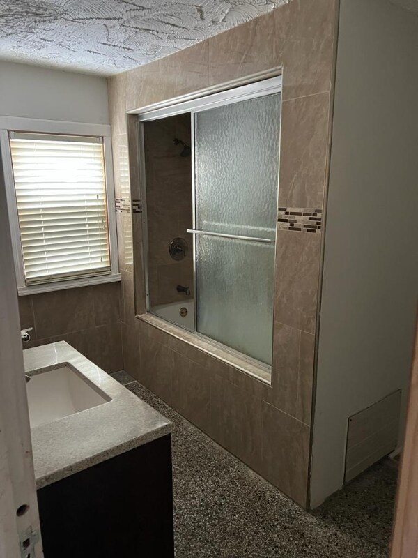 Foto del edificio - 15110 Winthrop St