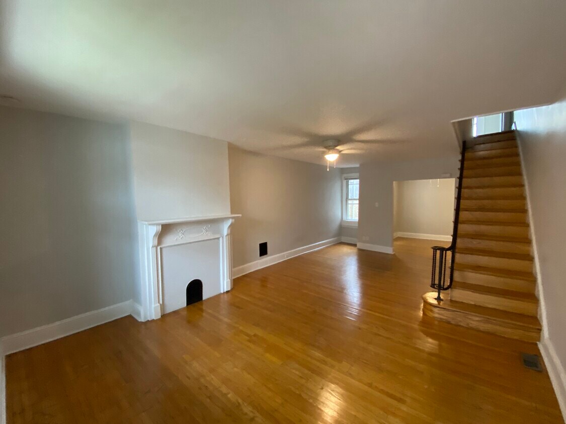 Primary Photo - 216 E Montana St