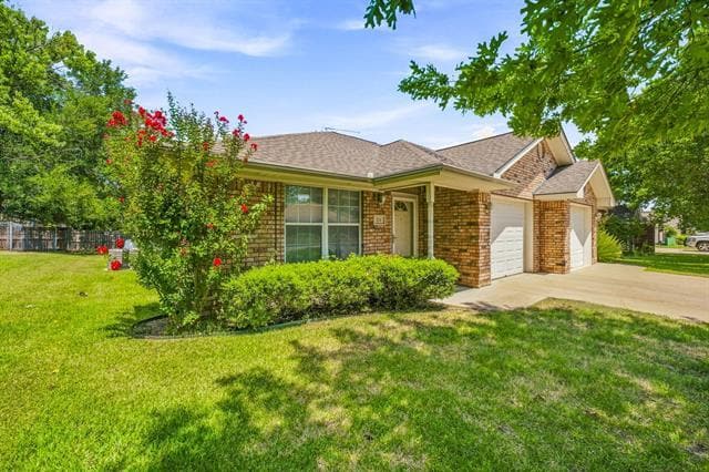 Building Photo - 231 Bluebonnet St