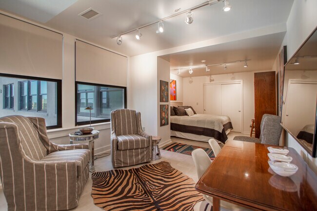 Foto del edificio - 221 W 2nd St