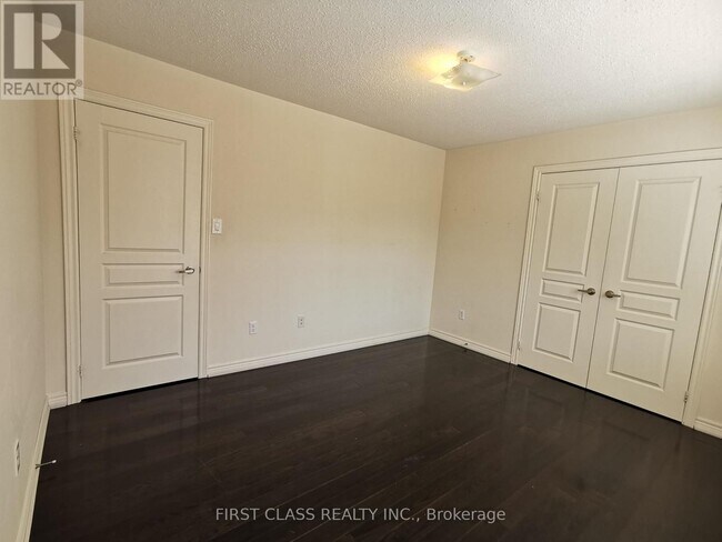 Photo du bâtiment - 1140 Stuffles Cres