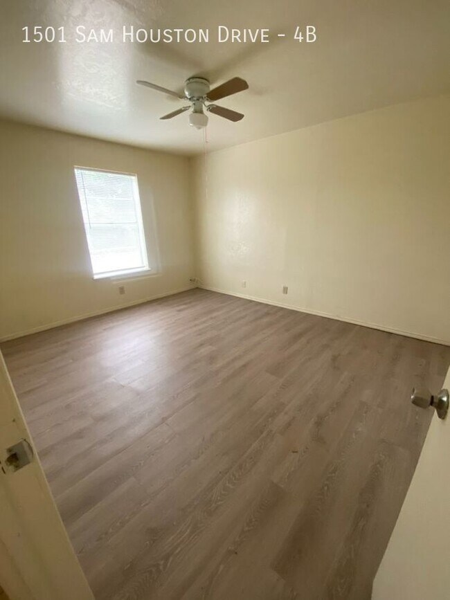 Building Photo - Now leasing