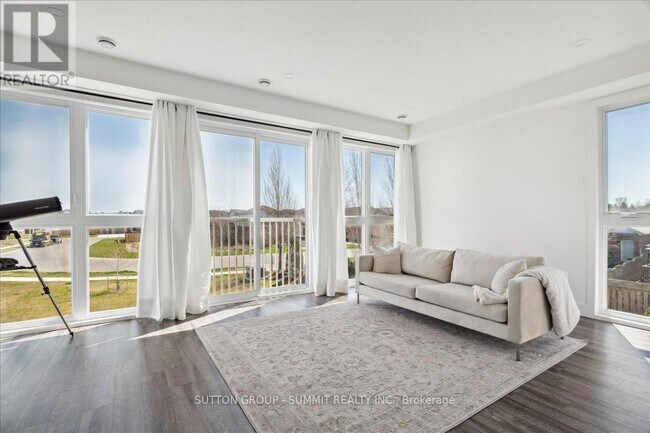 Photo du bâtiment - 234-234 Edgevalley Rd