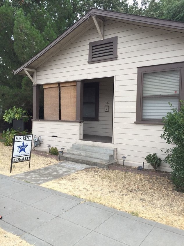Primary Photo - 302 E Hampton Street