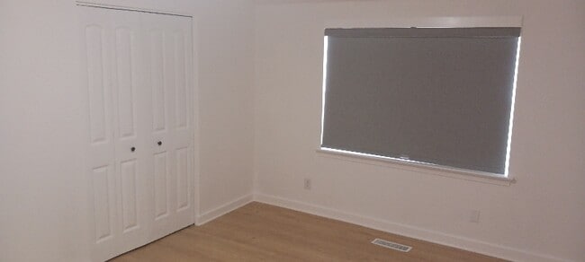 Building Photo - 10268 Pleasantview Dr