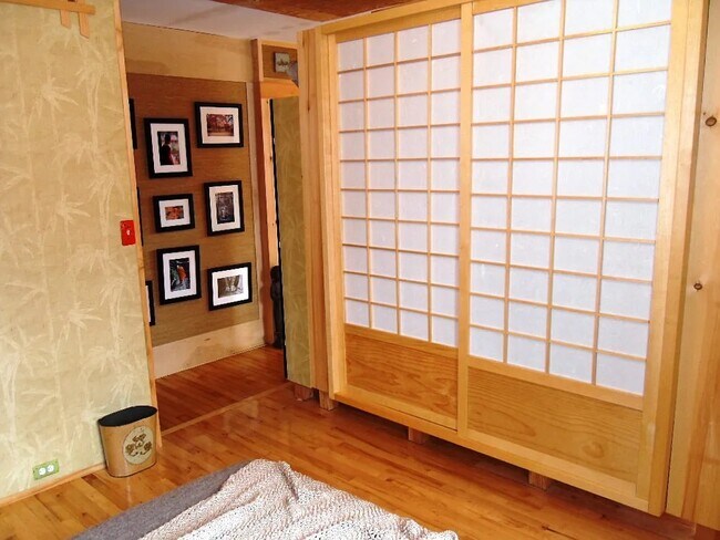 Armarios de dormitorio (planta superior) - 241 Cumberland Ave