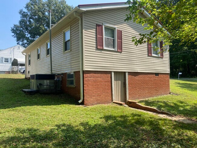 Foto del edificio - 344 E Ridge St