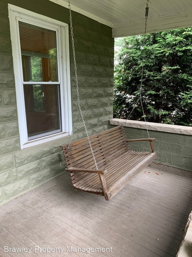 Building Photo - 4 br, 2 bath House - 609 S. Washington St