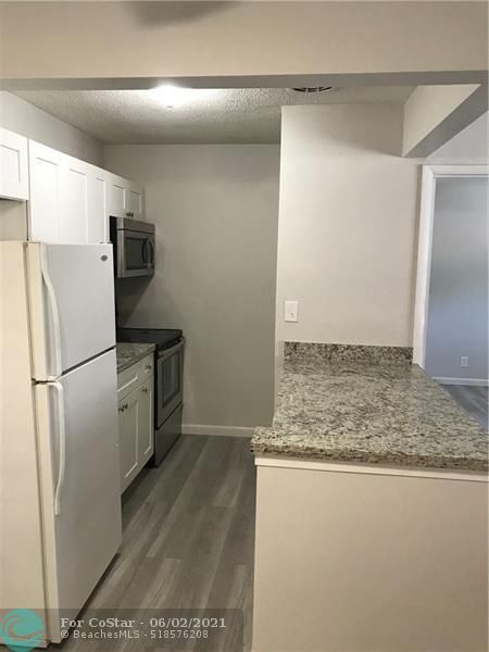 Foto del edificio - 5851 NE 18th Ave