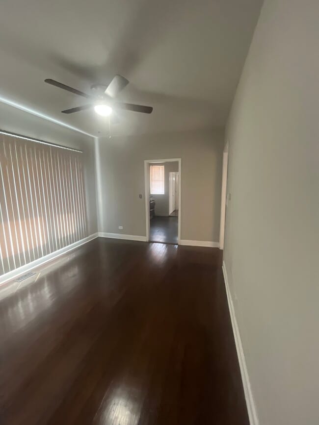 Dining Room - 7540 S Wabash Ave