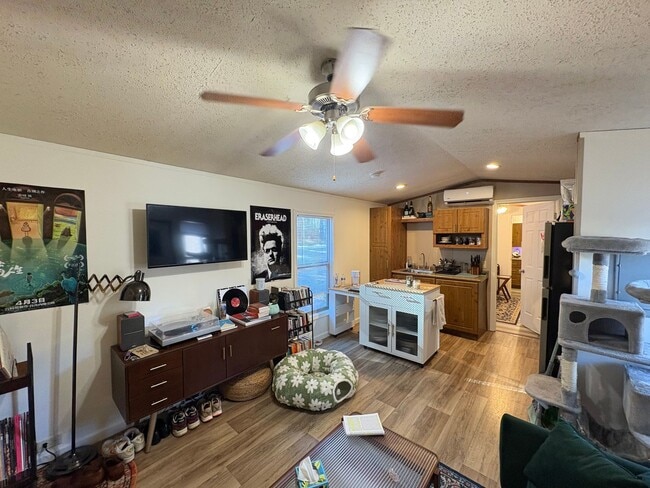 Building Photo - 910 Cedar Village Ln