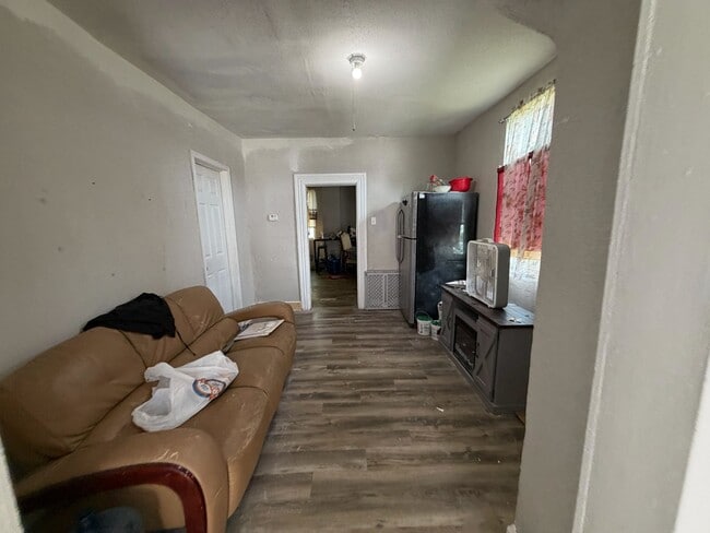 Building Photo - 1315 Poindexter St