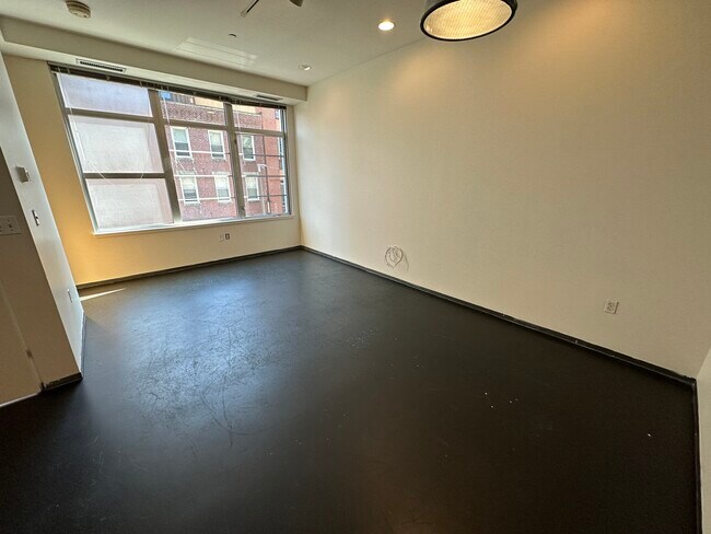 Building Photo - 211 E Berkeley St