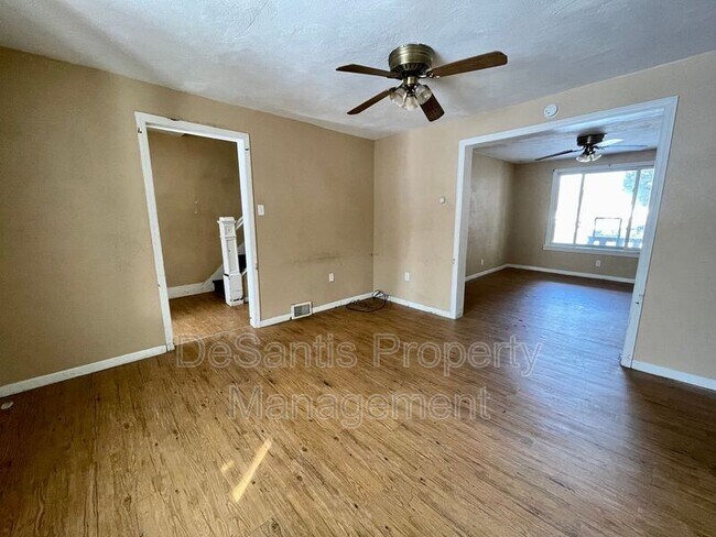 Building Photo - 3054 Glen Mawr St