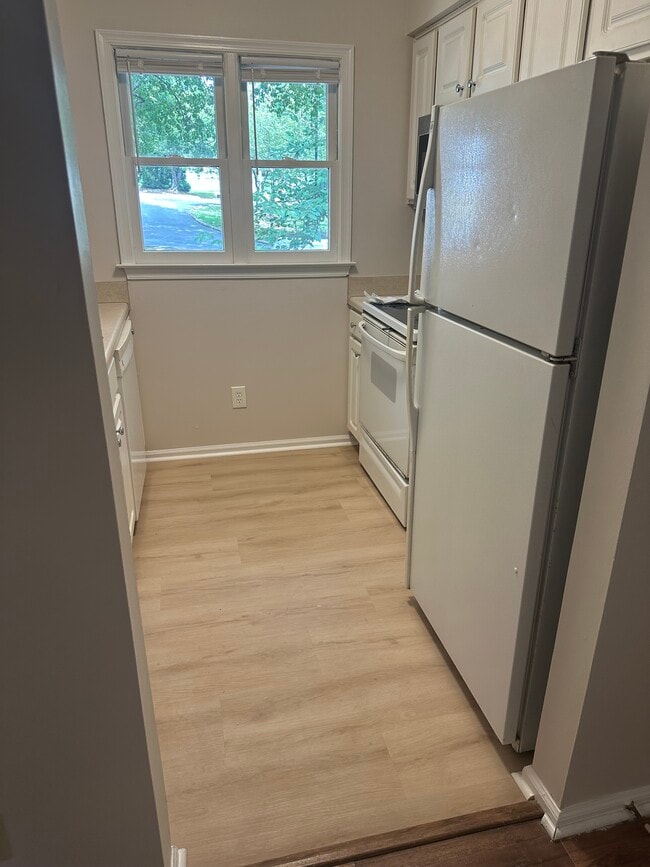 Kitchen - 2811 Edridge Ct