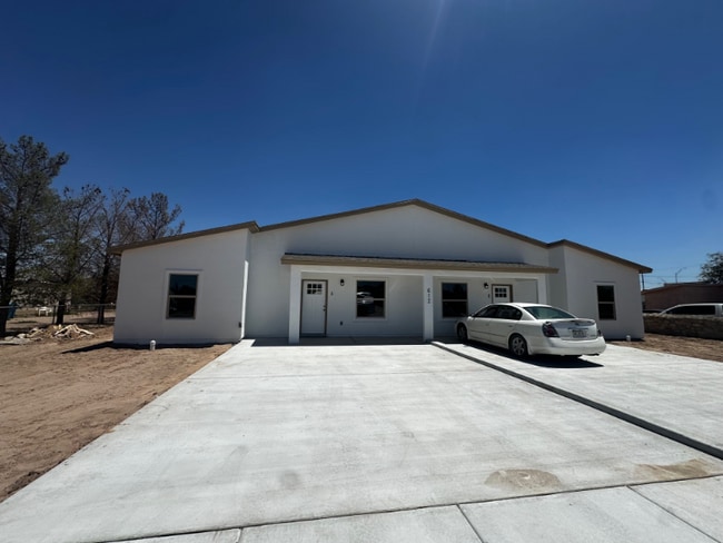 Building Photo - 612 Hesse Dr