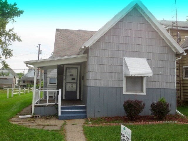 Building Photo - 614 S Warren St