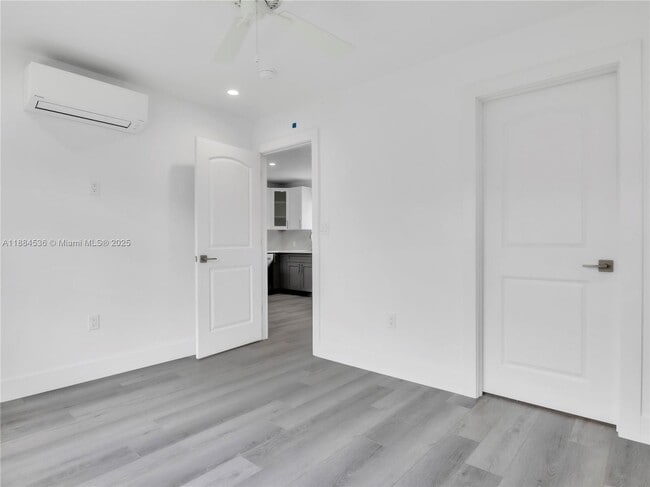 Building Photo - 10640 SW 96th St