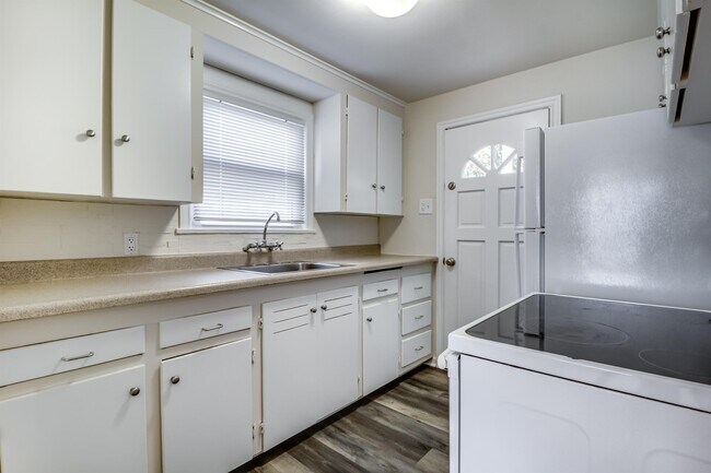 Photo - 9238 15th Ave SW House