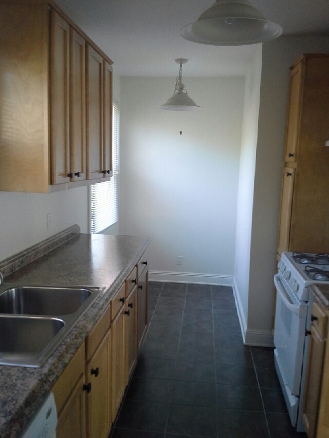 Kitchen - 5409 Monroe St