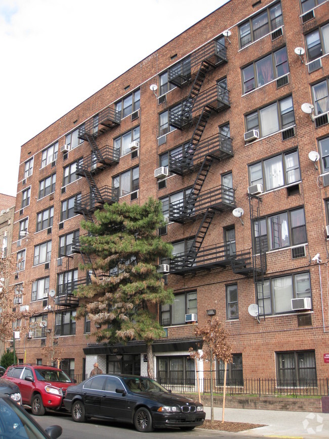 Building Photo - 405 E 16th St