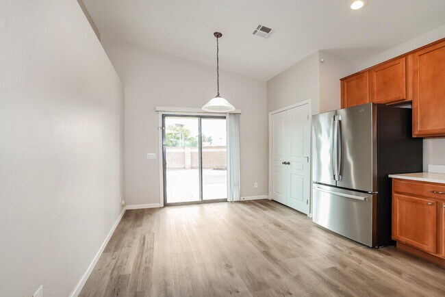 Foto del edificio - 2547 W Lynne Ave