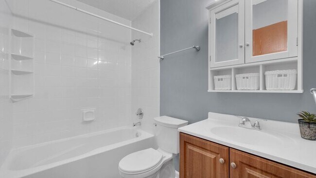 Building Photo - 919 Charnwood Ln