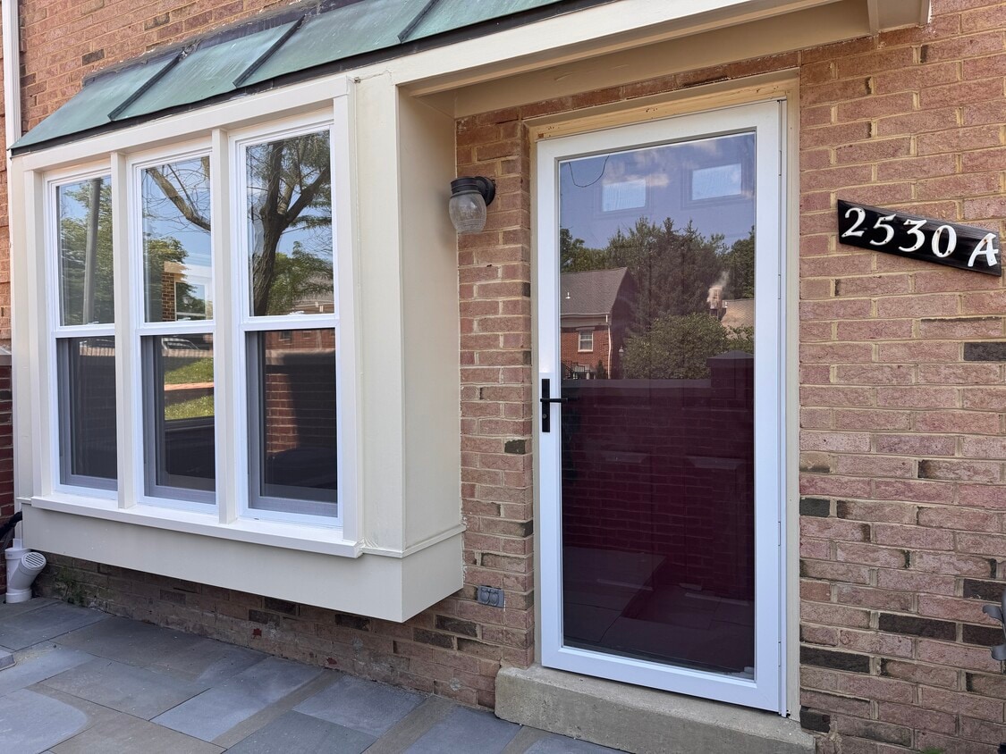 Photo - 2530 Fairfax Dr (Arlington, VA)