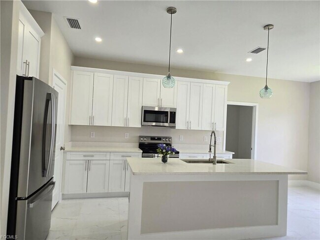 Building Photo - 224 Victoria Ave S