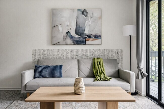 Foto del edificio - 1002 Clayton Ln