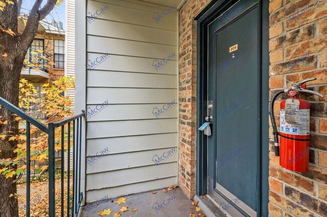 Foto del edificio - 9520 Royal Ln