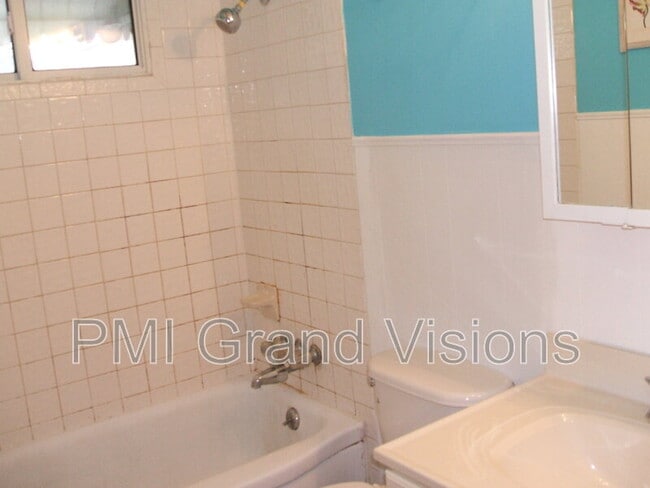 Building Photo - 31 Sickles Dr