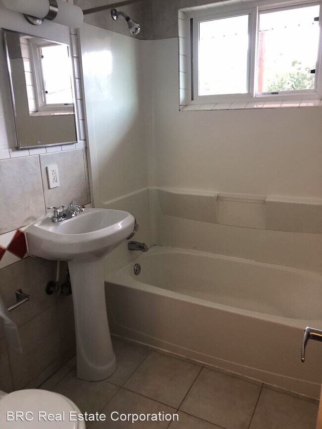 Building Photo - 1642-1652 Routt St