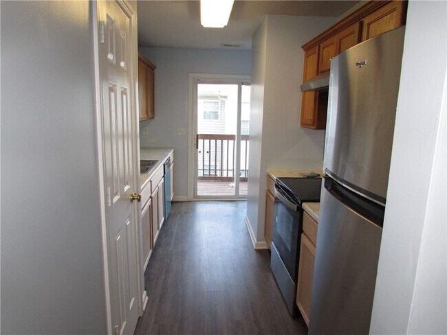 Building Photo - 1600 Stonehaven Cir