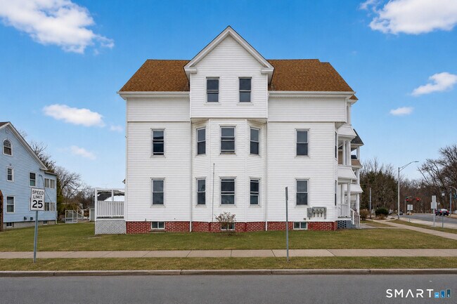 Foto del edificio - 168 Black Rock Ave