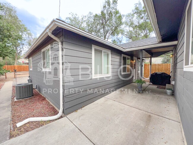 Building Photo - 842 E. Cimarron St