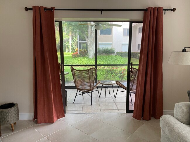 Building Photo - 910 Vanderbilt Beach Rd