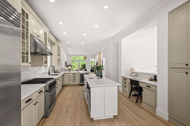 Building Photo - 33 Acorn Way