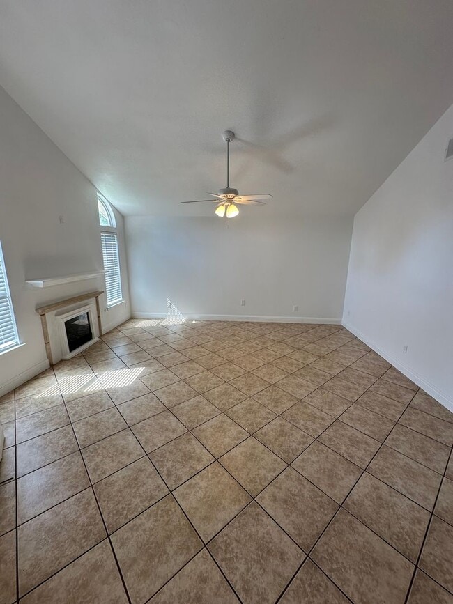 Building Photo - Fresno home for rent
